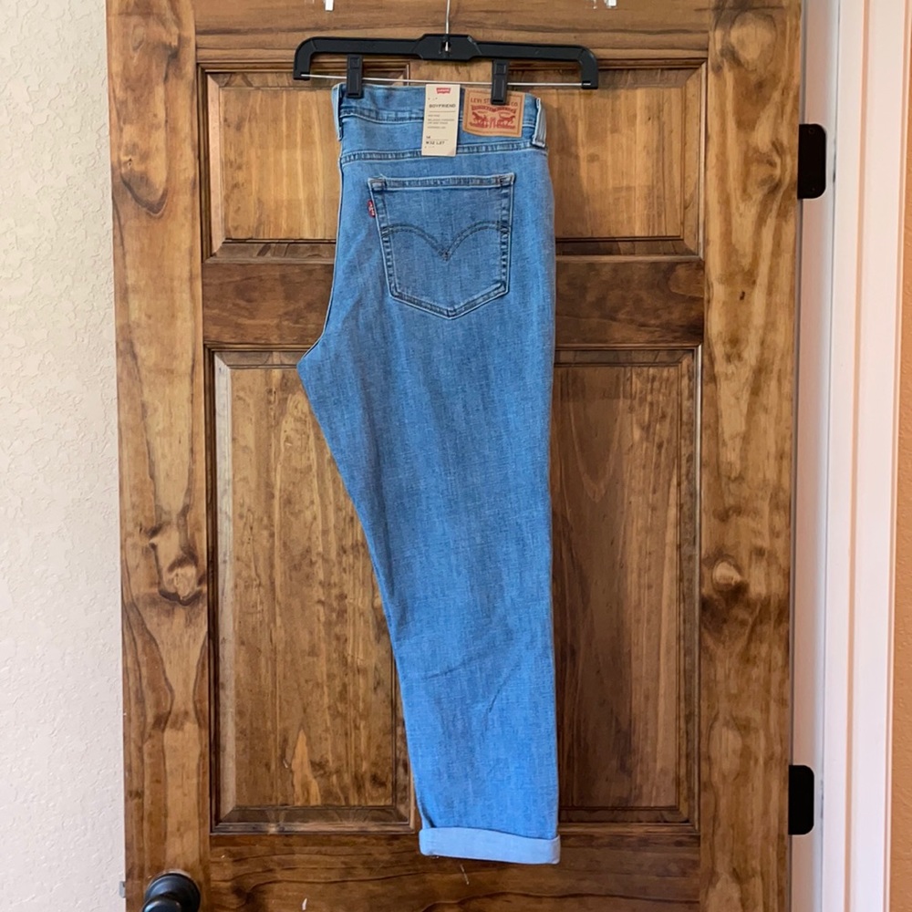 Levi’s boyfriend midrise cropped jean size 14